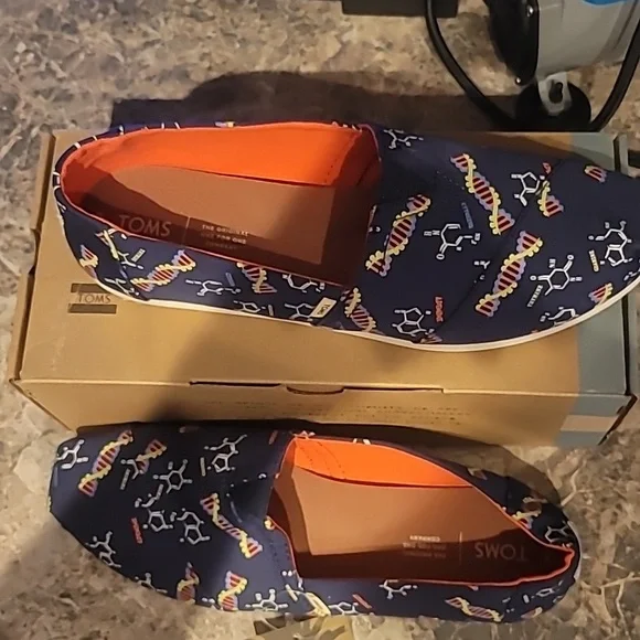 NIB Toms Warm Classic Navy Canvas Glow In the Dark DNA Print Slip-On Size 11 W - Picture 3 of 7